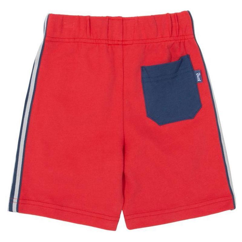 Coole Shorts in knickerbocker-Länge, mit sportlichen Streifen an den Seiten und Tasche am Po. Verstellbare Bänder in kontrastfarbe.
